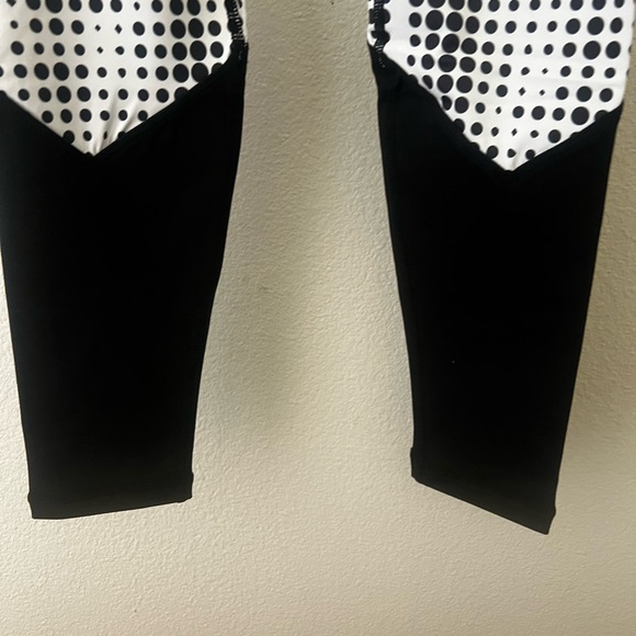 Hera Hero Women's High Waist Seamless workout Leggings in White /Black polka dot - Picture 3 of 4